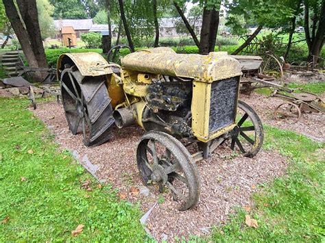 Senovinis garo traktorius