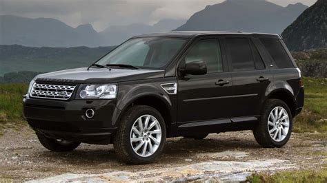 Nuotrauka su įvairiais Land Rover Freelander modeliais