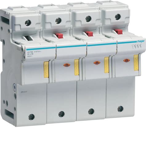 Nuotrauka su žnyplėmis saugiklių keitimui