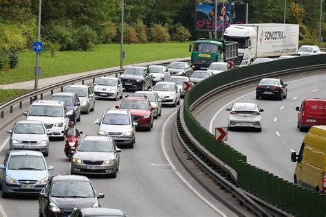 Naujų automobilių registracijų pokyčiai ES ir Lietuvoje
