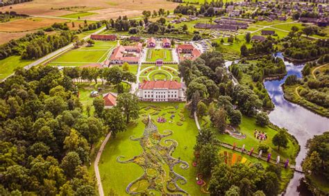 Pakruojo dvaro istorinė architektūra