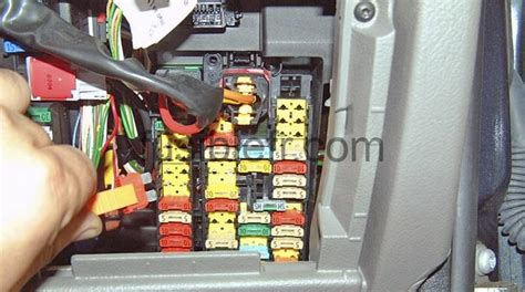 Citroen C4 pakaitinimo žvakių sistemos schema