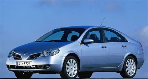 Nissan Primera 2004 interjeras su centriniu ekranu