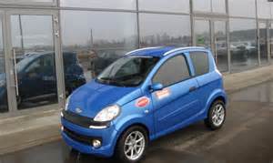 Aixam automobiliai miesto gatvėse