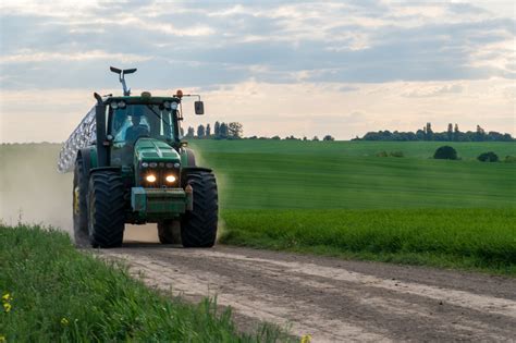 Schema, kaip pasirinkti tinkamą traktoriaus priekabą
