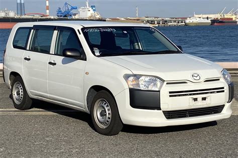 Istorinis Mazda Familia automobilis