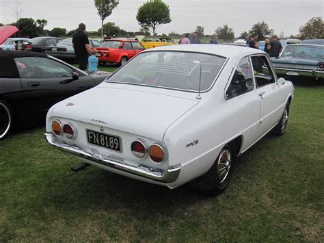 Mazda Familia Rotary R100 dizaino detalės
