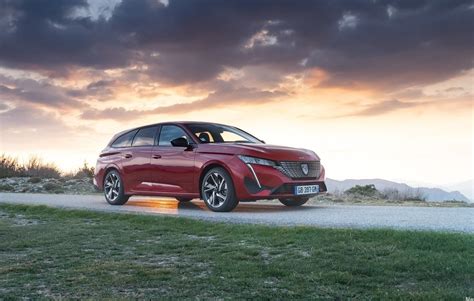 Peugeot 308 automobilio salonas su prijungtu Apple CarPlay