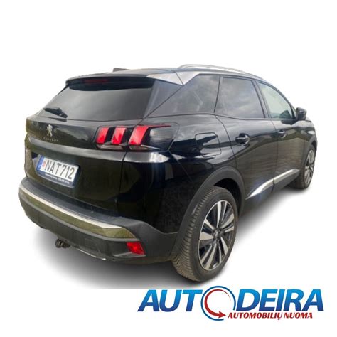 Peugeot 3008 automobilis su skirtingais ratlankiais