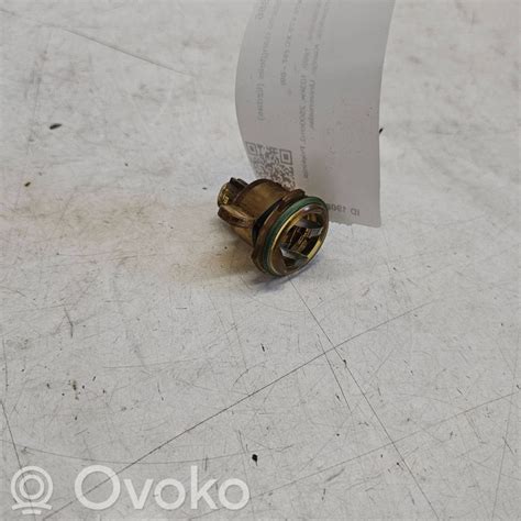 Volvo V70 priekinio žibinto nuėmimo procesas