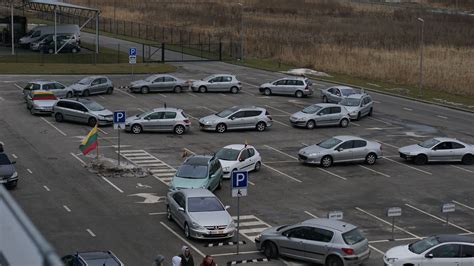 Automobilių klubo nariai susirinkę į renginį