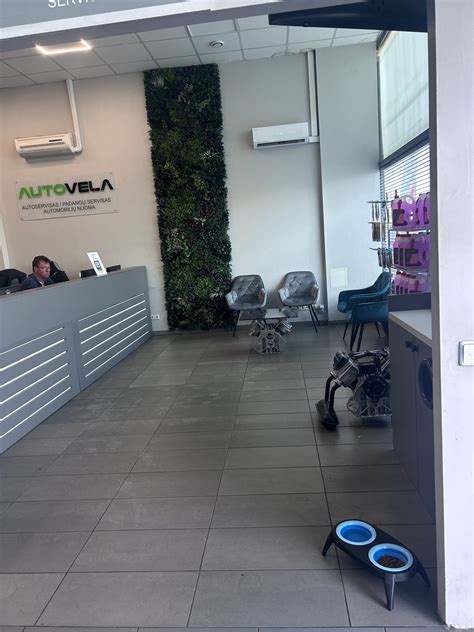 Nuotrauka, vaizduojanti autoserviso Autovela interjerą