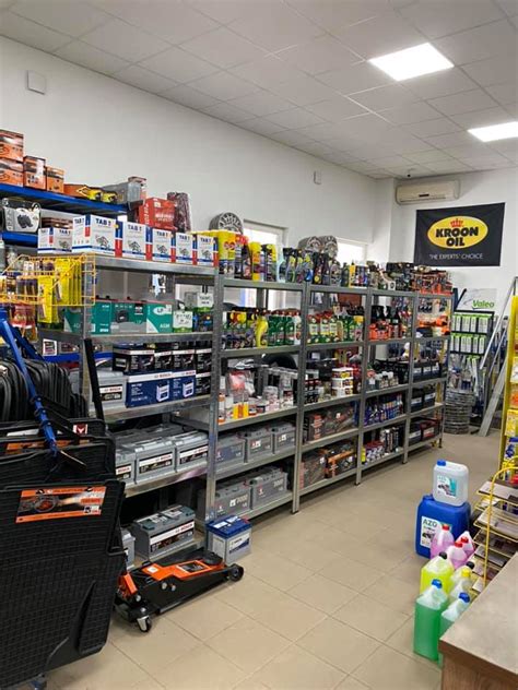 Automobilių dalys sandėlyje