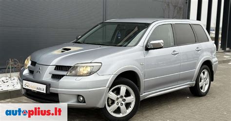 Mitsubishi automobiliai kelyje