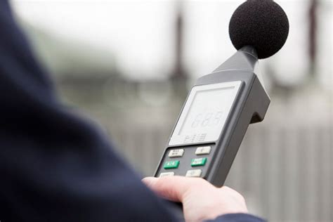 Lentelė: triukšmo lygio matavimai įvairiuose automobiliuose