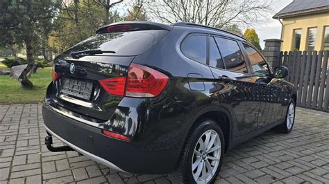 Infografika, lyginanti gamintojo nurodytą ir realią kuro bako talpą