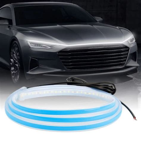 Automobilio žibintas su drėgmės pėdsakais viduje