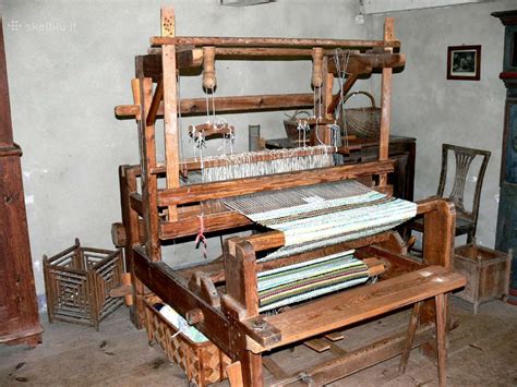 Senovinės vertikaliosios audimo staklės