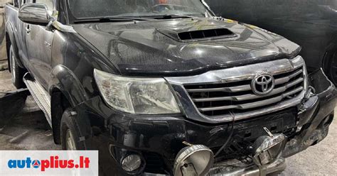 Asortimentas automobilių detalių parduotuvėje