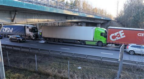 Susidūrę sunkvežimiai A1 kelyje