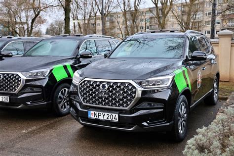 Nauji visureigiai Toyota Land Cruiser ir KGM Rexton