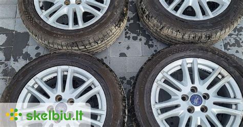 Ford Mondeo automobilis su sumontuotais lieto lydinio ratlankiais