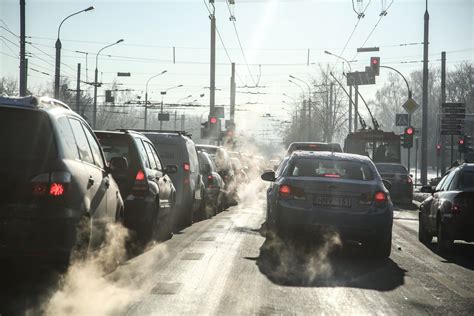 Infografika: automobilių gamybos tarša prieš eksploataciją