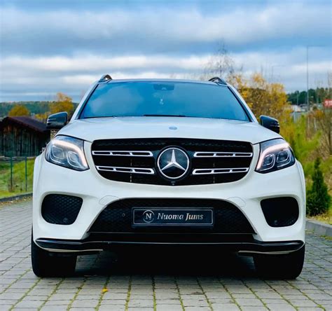 Lyginamoji prabangių SUV automobilių lentelė