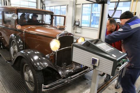 Istorinio automobilio detalės