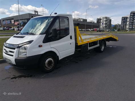 Autovežis su automobiliu