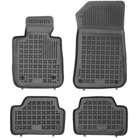 Nuotrauka, kaip atrodo guminiai kilimėliai BMW E87 salone