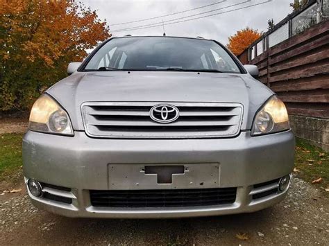 Grafikas, lyginantis Toyota D-4D variklių kuro sąnaudas