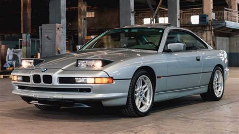 BMW 850Ci (E31) su iššokančiais priekiniais žibintais