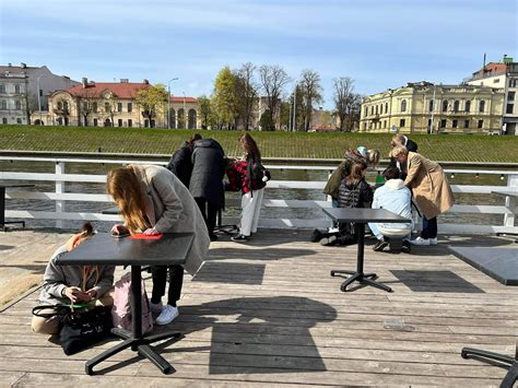 Išcentrinės ir sukibimo jėgų santykis posūkyje