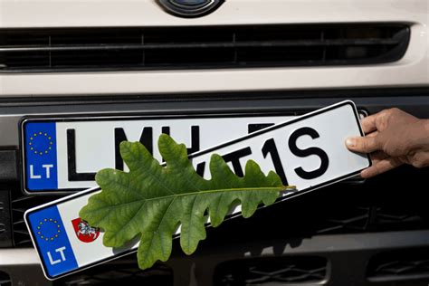 Registruojamas automobilis ir jo numerio ženklas