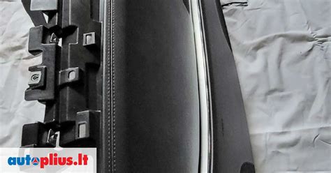 Šviesų jungiklio apdailos detalė automobiliui