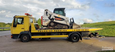 Automobilis su iškviesta technine pagalba kelyje