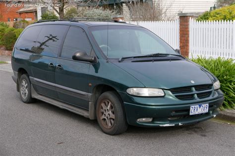 Chrysler Voyager III LE 2.5L TD profilis