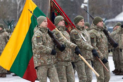 Simbolinis vaizdas apie karo tarnybos svarbą
