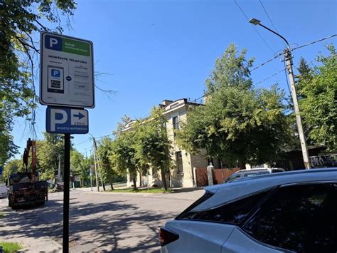 Informacinė lentelė apie parkavimo zonas ir kainas