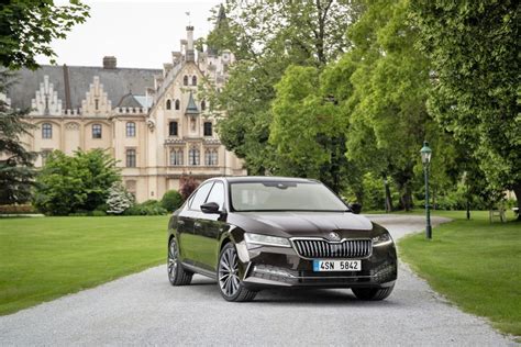 Škoda Superb trečiosios kartos dizainas