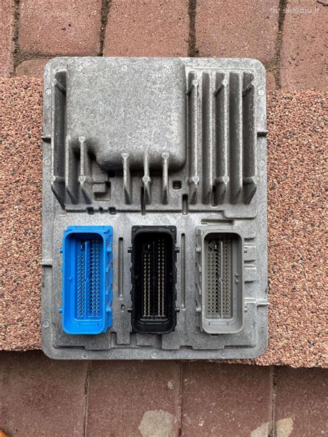 Schematinis automobilio variklio valdymo blokas (ECU)