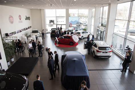 naujų automobilių salonas