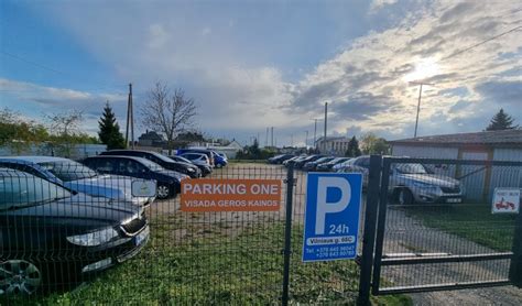 Parkavimo aikštelė prie oro uosto