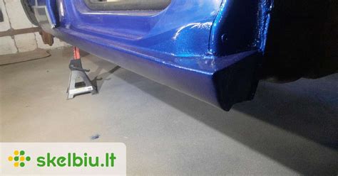 Automobilio bamperio dažymas purkštuvu