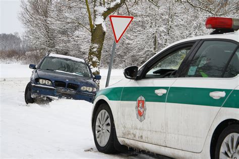 Simbolinė nuotrauka - saugus vairavimas