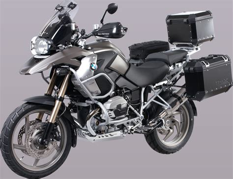 BMW GS 1200 su sumontuotais apsauginiais lankais