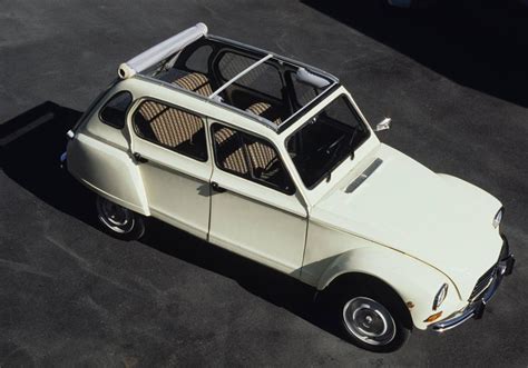 Citroën Dyane - šiek tiek modernesnė, aukštesnės kokybės 2CV versija