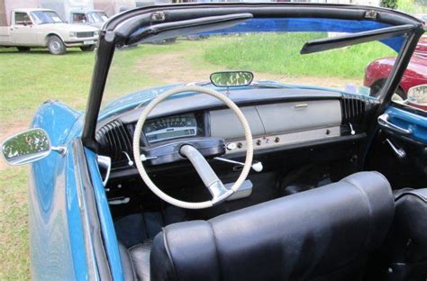 Citroën DS salonas su vieno stipino vairų