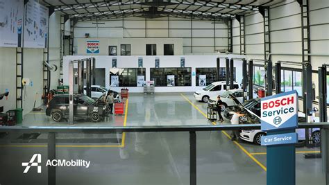 Serviso automobilis su užrašu Bosch Car Service